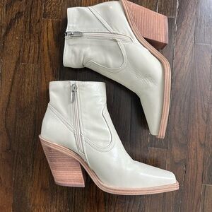 Size 8 Vince Camuto Amtimda Bootie